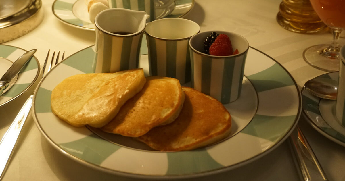 クラリッジス朝食パンケーキ