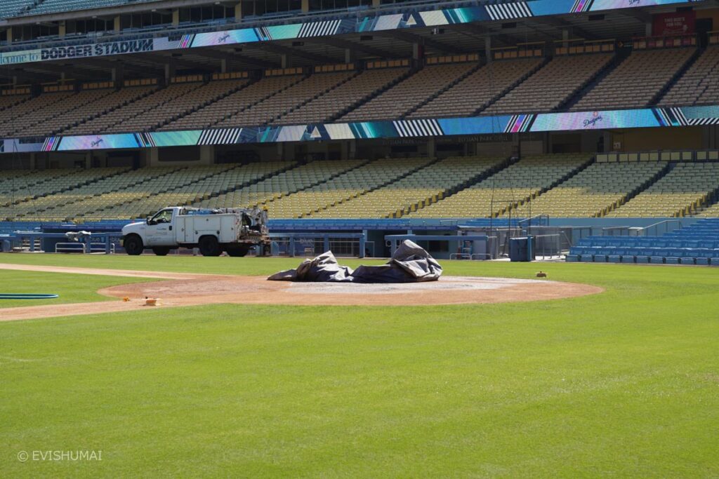 ドジャースタジアムツアーのダグアウトからの景色