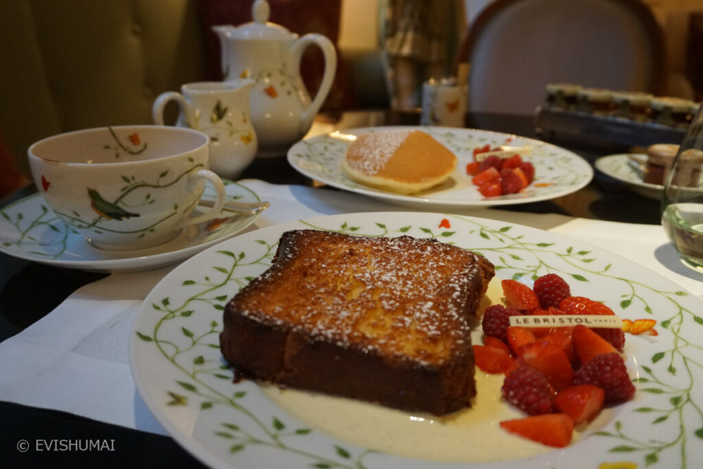 ルブリストルパリ朝食フレンチトースト