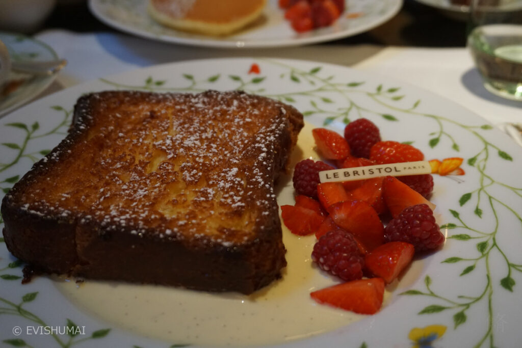 ルブリストルパリ朝食フレンチトースト