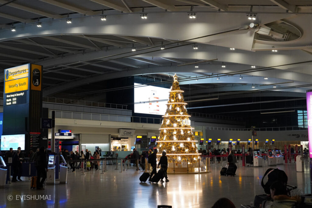 ロンドン・ヒースロー空港ターミナル5出発ロビー